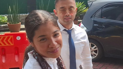 Istri Nadiem Makarim Jenguk Suami di Rutan Salemba, Bawa Rantang Masakan Ibunda