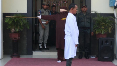 Berjudi, Tiga Terpidana Dicambuk Kejari Sabang