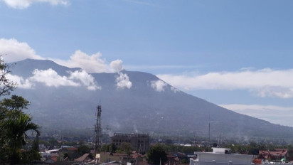 Gunung Marapi Semburkan Abu Vulkanik Setinggi 1.000 Meter