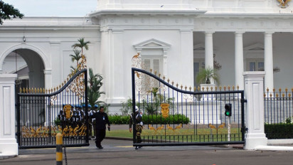 Di Tengah Isu Reshuffle Kabinet, Tokoh-tokoh Ini Merapat ke Istana, Kompak Berdasi Biru