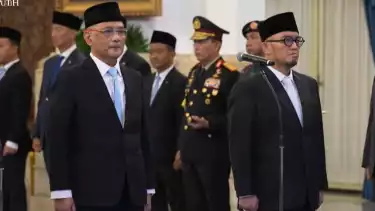 Mochamad Irfan Yusuf atau Gus Irfan (kiri) resmi dilantik sebagai Menteri Haji dan Umrah, Senin (8/9/2025).