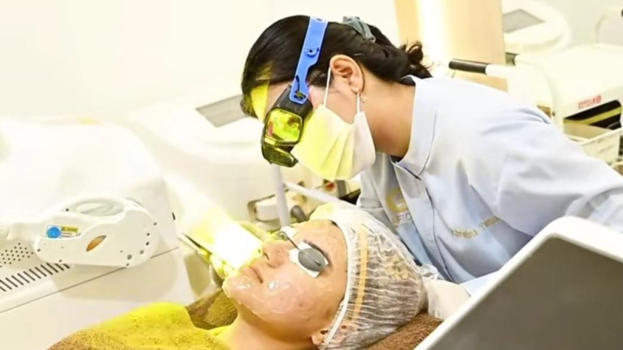 Rahasia Kulit Glowing! Inovasi Masker Patch Kolagen yang Klaim Bisa Samarkan Kerutan dan Bikin Wajah Makin Awet Muda
            - galeri foto