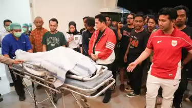 Erick Thohir melayat jenazah suporter Ultras Garuda yang meninggal dunia usai laga Timnas Indonesia kontra Lebanon