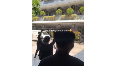 Momen Antusias Pelajar di Berbagai Daerah Sambut MBG