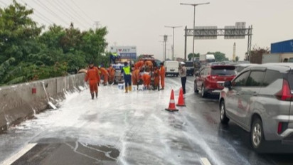 Ruas Jalan Tol Pluit Arah Tanjung Priok Seketika Bewarna Putih, Polisi: Pengemudi Trailer Mengantuk
