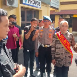 Keluarga Ojol Korban Kerusuhan Makassar Menangis di Depan Menko Yusril Ihza Mahendra