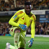 Van der Sar Bongkar Penyebab Andre Onana Gagal di MU, Singgung Kekacauan Internal hingga Hilang Percaya Diri