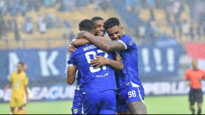 5 Fakta Menarik Kemenangan Persib Atas Persebaya, Duo Timnas Indonesia Debut Hingga Banjir di Lapangan Stadion GBLA