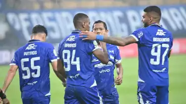 Persib Bandung Menang Atas Persebaya Surabaya
