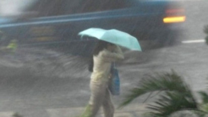 Jangan Lupa Bawa Payung, Hujan Petir Diprediksi Sambangi Jakarta Hari Ini