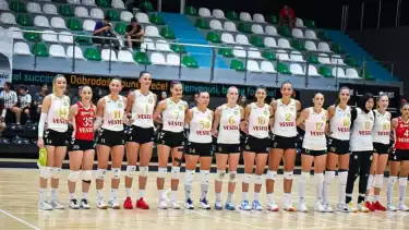 Skuad tim Manisa BBSK saat melakoni turnamen pramusim bertajuk Ferdi Zeyrek 2025.