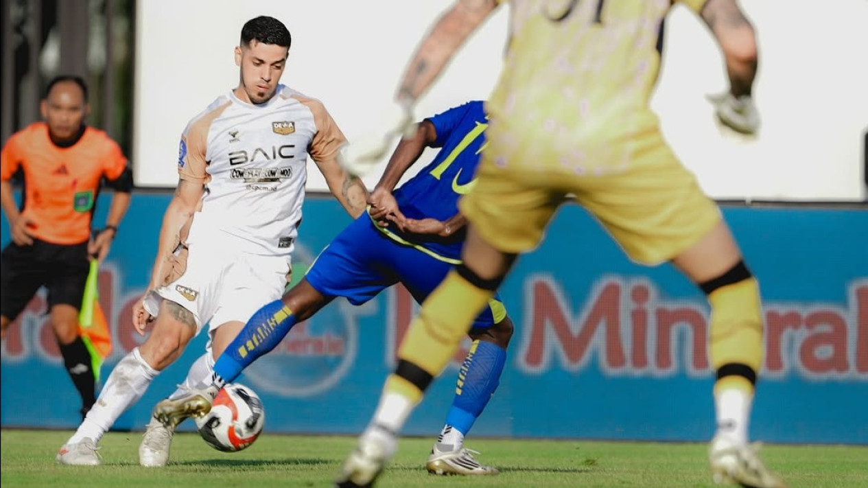 Hasil Super League 2025-2026: Curi Poin Penuh di Kandang Arema FC, Dewa United Kirim Sinyal Bahaya Buat Persib dan Persija
            - galeri foto