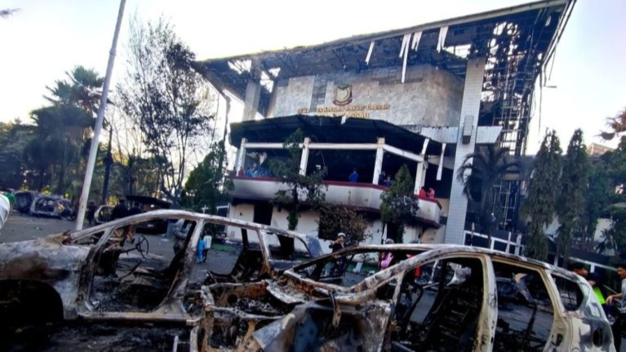 Usai Demo Anarkis, Pemkot Makassar Ajukan Rp375 Miliar Pembangunan Kantor DPRD
            - galeri foto