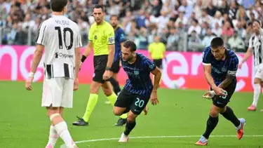 Hakan Calhanoglu saat Inter Milan hadapi Juventus