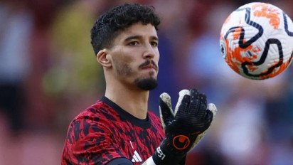 Berita MU: Terungkap, Ini Alasan Ruben Amorim Tetap Pilih Altay Bayindir untuk Derbi Manchester Alih-Alih Debutkan Senne Lammens