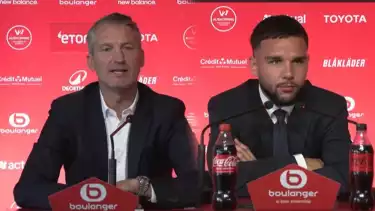 Presiden LOSC Lille, Olivier Létang (kiri) dan pemain Timnas Indonesia Calvin Verdonk (kanan).