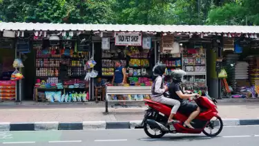 Sejumlah pedagang Pasar Barito mengeluhkan rencana relokasi ke Lenteng Agung.