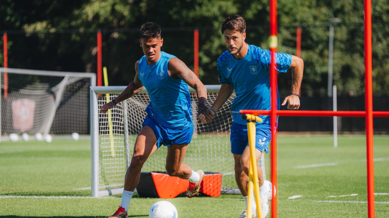 Drama Mees Hilgers Terus Berlanjut, Terjawab Sudah Alasan Bek Timnas Indonesia Tetap di Tribun Walau Sudah Ada Kesepakatan dengan FC Twente
            - galeri foto