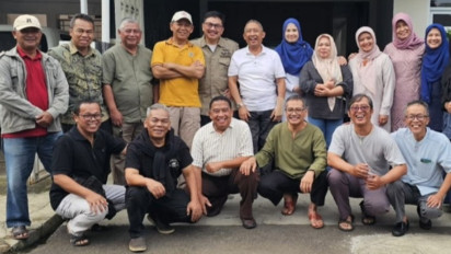 Mantan Wali Kota Bandung Yana Mulyana Terpidana Kasus Korupsi Bebas Bersyarat Sejak 3 Bulan Lalu, Langsung Foto Bareng dengan Sejumlah Mantan Camat