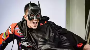 Vinales cosplay jadi batman di Sirkuit Mandalika pada MotoGP 2024