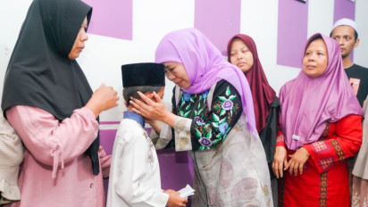 Gubernur Khofifah Takziah ke Jember, Serahkan Santunan Korban Bus Probolinggo