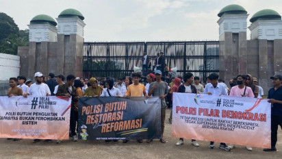 Gelar Aksi Unjuk Rasa di DPR RI, Massa Pendemo Tolak Gaungkan Reformasi Polri