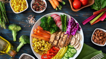 Pentingnya Gizi Seimbang di Tengah Bencana Alam: Korban Banjir Bali Terima Makan Bergizi Gratis