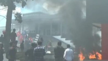 Ratusan Mahasiswa Demo DPRD Tuntut Percepat Pengesahan RUU Perampasan Aset