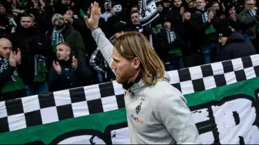 Eugen Polanski latih Kevin Diks di Gladbach