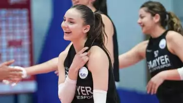 Atlet Voli Cantik Turki, Berre Ince, pemain Goztepe