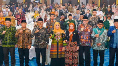 Gubernur Khofifah Tutup FESyar Regional Jawa 2025, Ajak Bupati/Wali Kota di Jatim Perkuat Sinergi Hadirkan Zona Kuliner Halal, Aman, Sehat (KHAS)