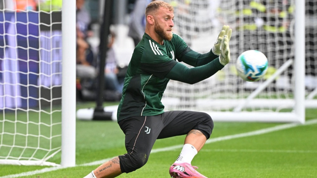 Nestapa Juventus usai Tolak Emil Audero: Michele Di Gregorio Kebobolan 7 Gol, Kiper Timnas Indonesia Makin Gacor
            - galeri foto