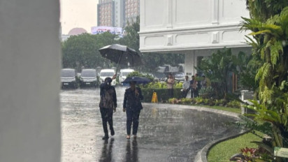 Hujan-Hujan, Dirjen Teknodigi Mira Tayyiba Sambangi Istana di Tengah Isu Reshuffle