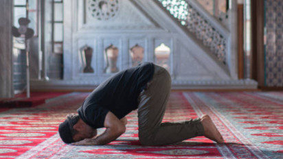 Saat Bersujud, Sempatkan Baca Doa ini Dulu kata Syekh Ali Jaber, Kalau Rutin Dibaca Hajat Apapun Terkabul, Insya Allah Jadi Waktu Mustajab