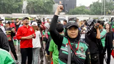 Berita Foto: Ojol Gelar Aksi di DPR, Tuntut Komisi Maksimal 10 Persen dan Hapus Sistem Driver Prioritas