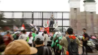 Berita Foto: Ojol Gelar Aksi di DPR, Tuntut Komisi Maksimal 10 Persen dan Hapus Sistem Driver Prioritas