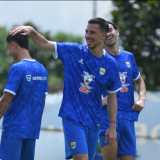 Regulasi 11 Pemain Asing Hingga Naturalisasi Bukan Ancaman, Bek Senior Persib Akui Jadi Motivasi Pemain Muda untuk Bersaing