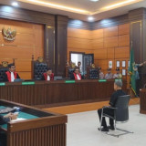 Reaksi Eks Kabag Ops Polres Solok Selatan Usai Lolos dari Hukuman Mati Kasus Polisi Tembak Polisi, Keluarga Korban Histeris