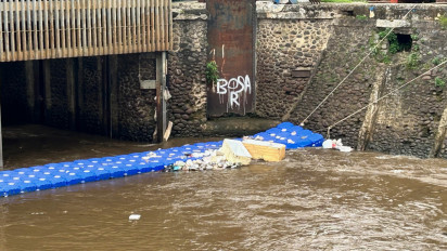 Pramono Sebut Jakarta Banjir Karena Sampah, Begini Kondisi Sampah di Pintu Air Manggarai