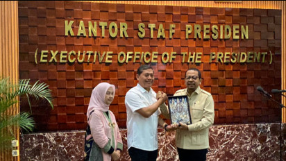 Sertijab Penuh Haru, AM Putranto Serahkan Kursi Kepala Staf Kepresidenan ke M Qodari