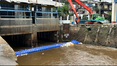 Sampah di Pintu Air Manggarai Berkurang Drastis, Operator: Disaring Dulu di TB Simatupang