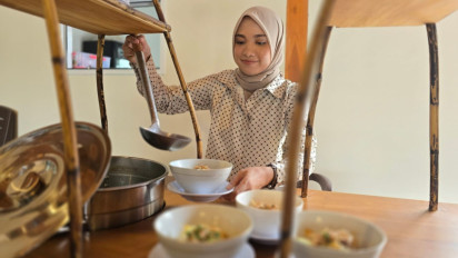 Kenalkan Masakan Nusantara, Generasi Z Ini Buat Usaha Rumah Makan Soto Ngawi