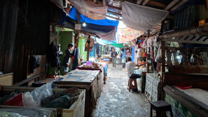 10 Tahun Menunggu Janji, Pedagang Pasar Blok A Bertahan di Balik Pagar dengan Lapak Seadanya