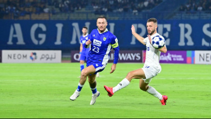 Bojan Hodak Ungkap Update Cedera Marc Klok, Pastikan Absen Bela Persib Saat Lawan Arema Bersama Luciano Guaycochea