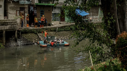 Menelusur Jejak Kehidupan di Ruang Gelap Kampung Kumuh Johar Baru