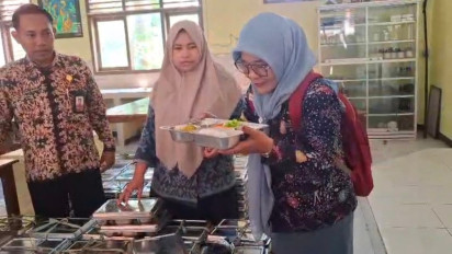 Ribuan Makanan Bergizi Gratis Basi dan Berbau, Kadisdik Perintahkan Kepala Sekolah Tolak MBG Tak Layak Konsumsi