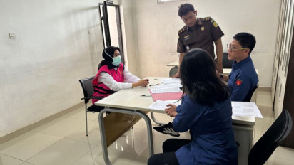 Kejati Lampung Limpahkan Tersangka Korupsi Dana Nasabah ke Kejari Pringsewu 