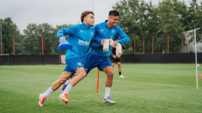 Sama-sama Kerasa Kepala, Legenda Sepak Bola Belanda Sebut FC Twente Munafik untuk Paksa Mees Hilgers Tanda Tangan Perpanjang Kontrak