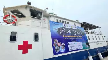 Kapal PK3D DKI Jakarta untuk kegiatan baksos IKA FK Unsri dalam pemeriksaan USG Ibu hamil dan operasi bibir sumbing