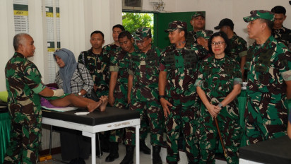 Ratusan Warga Padati Baksos TNI di Makodim 0830 Surabaya